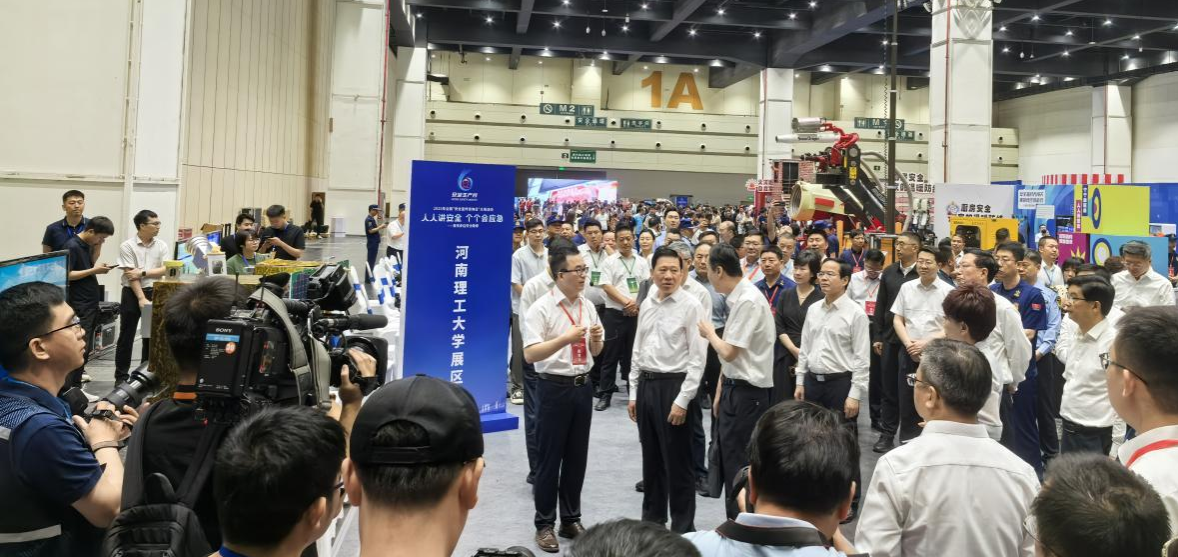 伟德国际BETVlCTOR全国安全宣传咨询日展风采